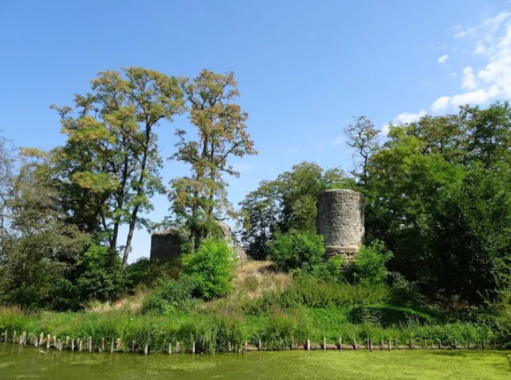 Burg Dorfelden, Niederdorfelden, Germany, Germany